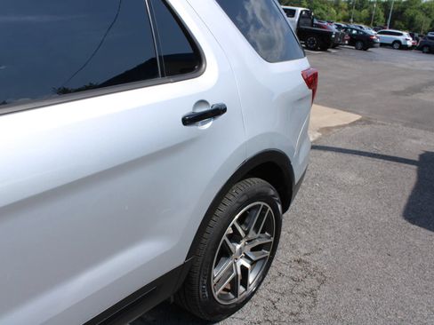 Used 2017 Ford Explorer Sport w/ Equipment Group 401A AWD/4WD image 4