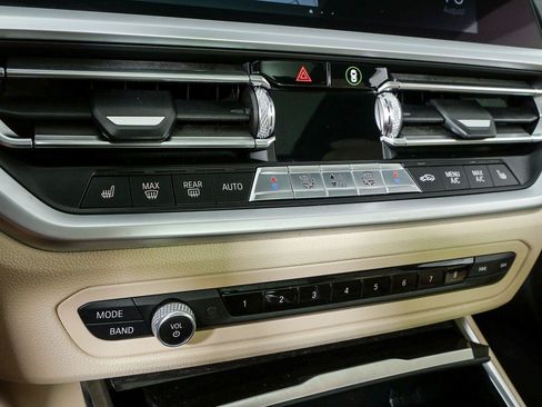 Used 2019 BMW 330i Sedan w/ Convenience Package RWD image 15