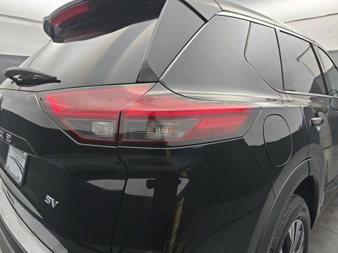 Used 2021 Nissan Rogue SV image 19