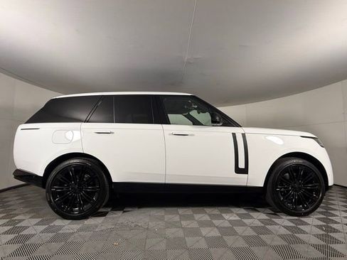 New 2026 Land Rover Range Rover SE image 8