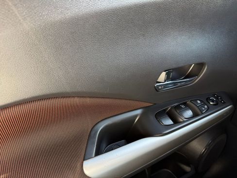 Used 2020 Nissan Kicks SR FWD image 14