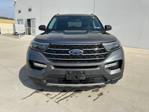 Used 2021 Ford Explorer XLT w/ Equipment Group 202A RWD image 2