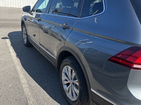 Used 2018 Volkswagen Tiguan SE image 3