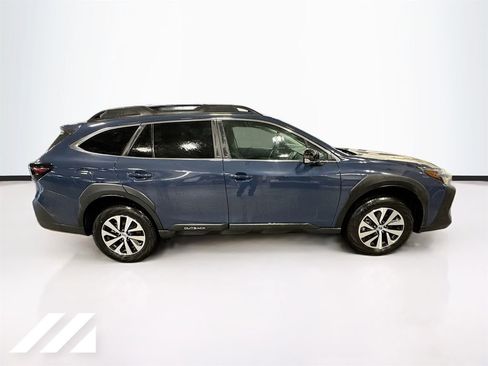 Used 2025 Subaru Outback Premium AWD/4WD image 4