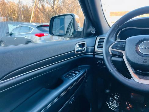 Used 2017 Jeep Grand Cherokee Limited image 31
