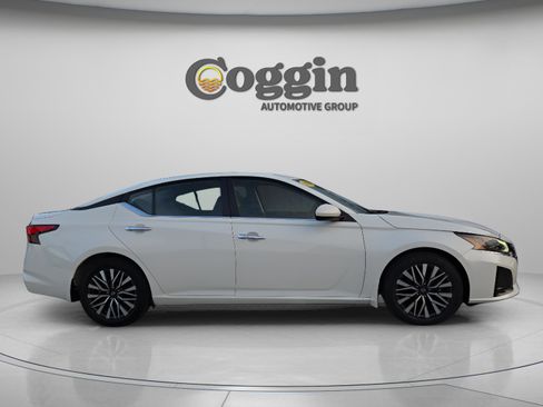 Certified 2024 Nissan Altima 2.5 SV w/ SV Premium Package image 6