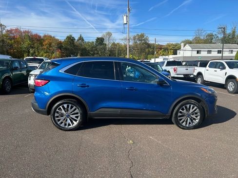 Certified 2022 Ford Escape Titanium w/ Class II Trailer Tow Package image 4