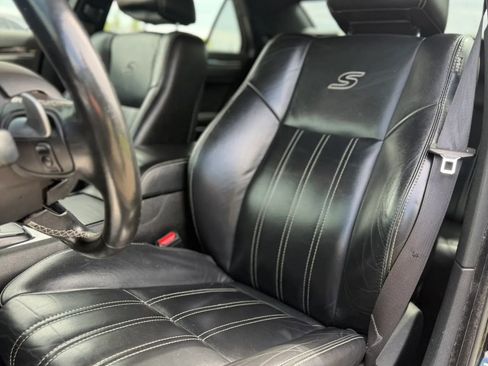 Used 2019 Chrysler 300 S RWD image 17