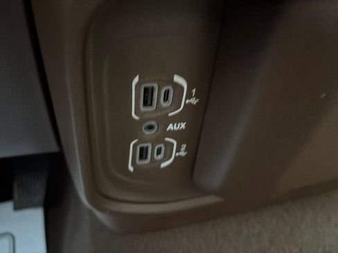 Used 2019 RAM 1500 Laramie AWD/4WD image 35