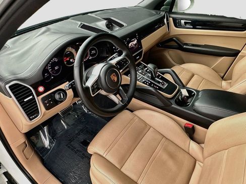 Certified 2023 Porsche Cayenne S w/ Premium Package Plus AWD/4WD image 4