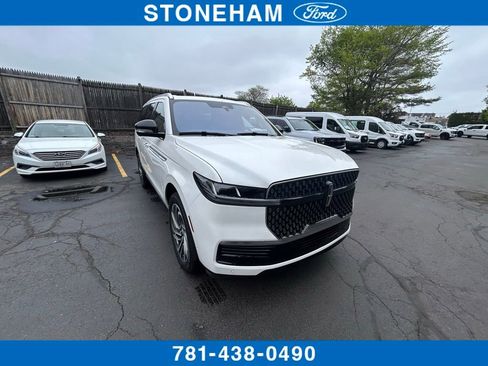 Used 2025 Lincoln Navigator Reserve AWD/4WD image 1