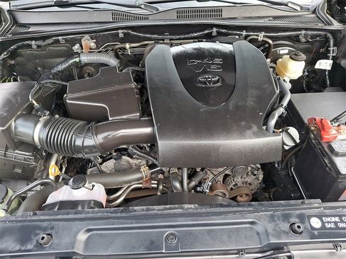 Used 2017 Toyota Tacoma SR5 w/ Tow Package image 27