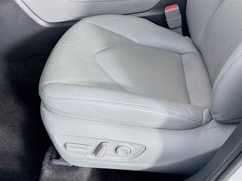 Used 2024 Toyota Highlander Limited image 26