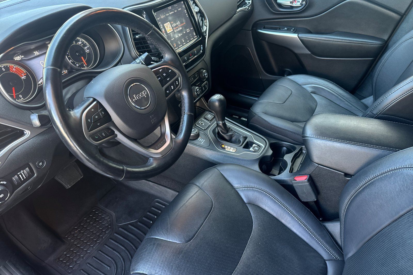 Used 2020 Jeep Cherokee High Altitude AWD/4WD image 10