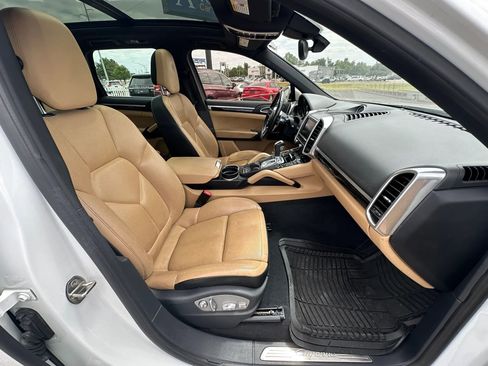 Used 2016 Porsche Cayenne AWD/4WD image 13