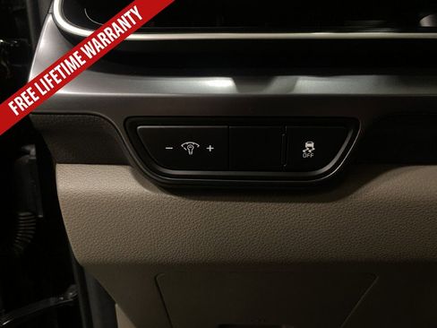 Used 2025 Kia Carnival FWD image 35