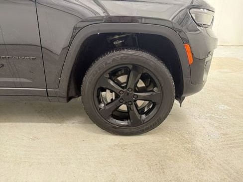 Used 2024 Jeep Grand Cherokee Altitude AWD/4WD image 14