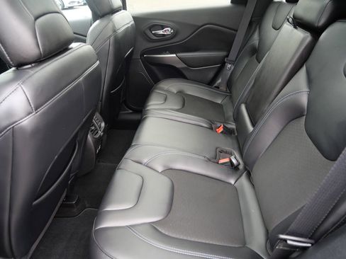 Used 2021 Jeep Cherokee Latitude Plus w/ Sun & Sound Group AWD/4WD image 24