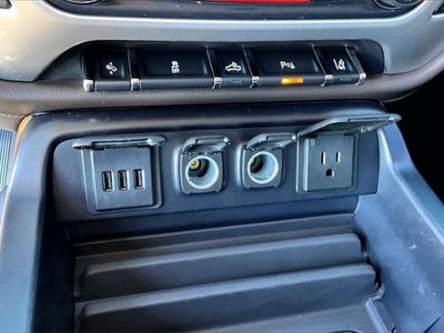 Used 2015 GMC Sierra 1500 SLT w/ SLT Crew Cab Value Package image 19