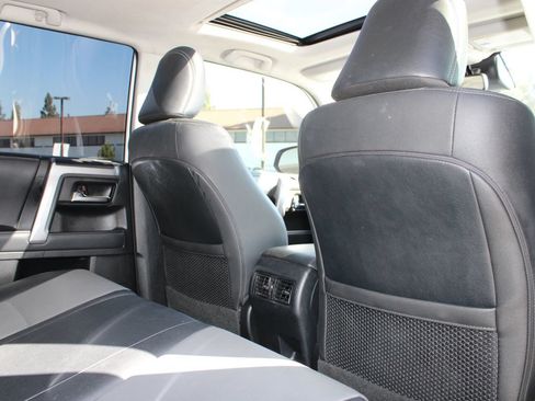 Used 2020 Toyota 4Runner SR5 Premium w/ Moonroof Package RWD image 17