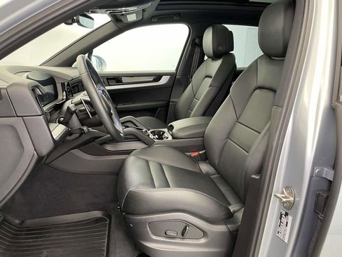 Used 2024 Porsche Cayenne image 5