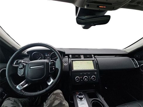 Used 2019 Land Rover Discovery SE image 12