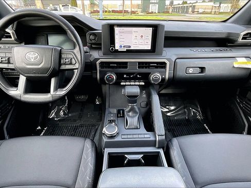Used 2025 Toyota Tacoma SR image 17