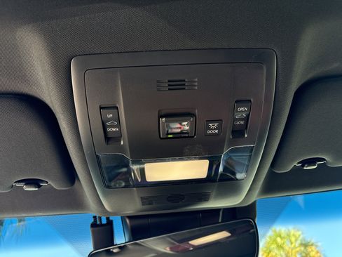 Used 2023 Lexus ES 300h F Sport image 39