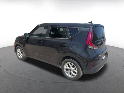 Used 2025 Kia Soul LX w/ LX Technology Package FWD image 10
