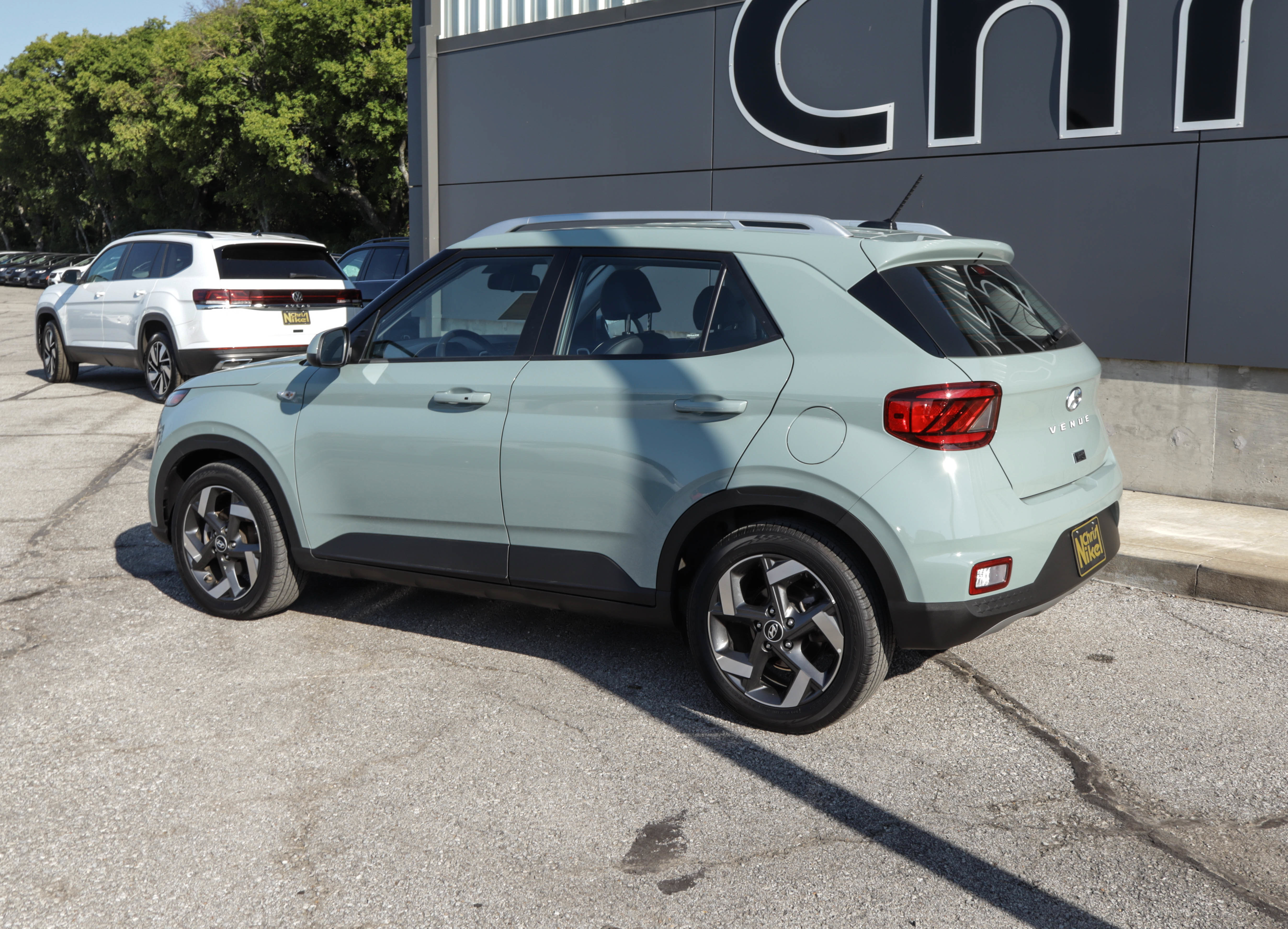 Used 2025 Hyundai Venue Limited FWD image 6