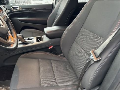 Used 2016 Jeep Grand Cherokee Laredo 75th Anniversary image 9