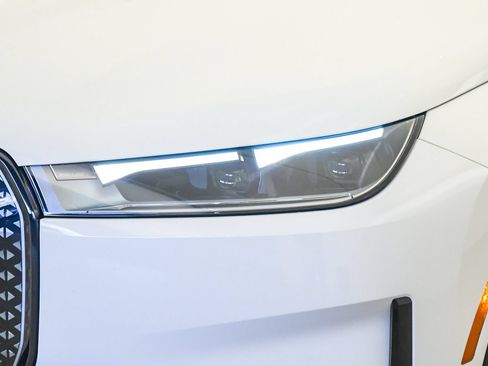Used 2024 BMW iX xDrive50 AWD/4WD image 9
