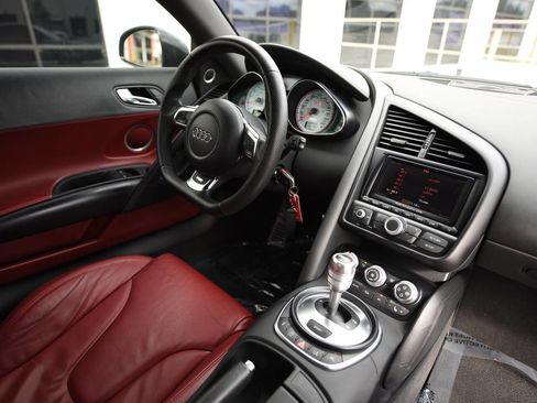 Used 2012 Audi R8 V10 w/ Enhanced Leather Pkg image 16