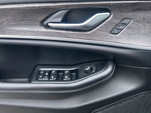 Used 2023 Jeep Grand Cherokee L Limited w/ Luxury Tech Group II image 14