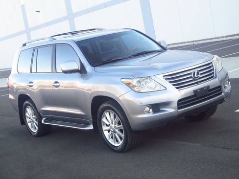 Used 2008 Lexus LX 570 4WD w/ Technology Pkg image 38