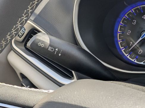 Used 2024 Chrysler Pacifica Touring-L FWD image 25