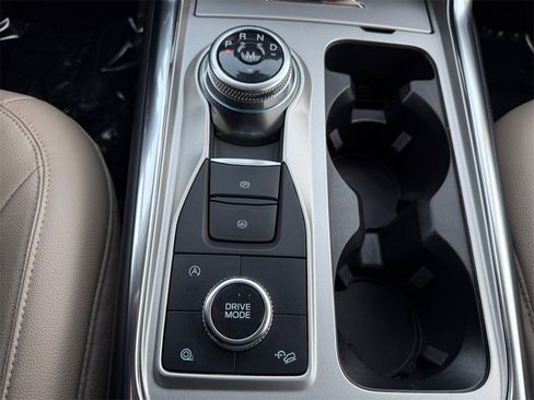 Used 2020 Ford Explorer XLT w/ Equipment Group 202A image 18