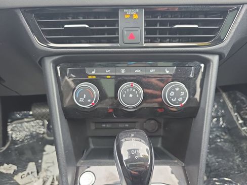 Used 2023 Volkswagen Taos SE AWD/4WD image 21