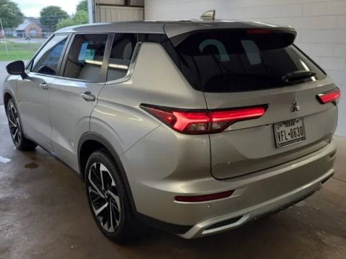 Used 2022 Mitsubishi Outlander SE AWD/4WD image 2