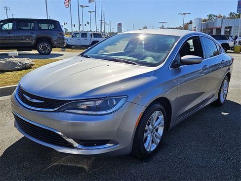 Used 2016 Chrysler 200 Limited image 3