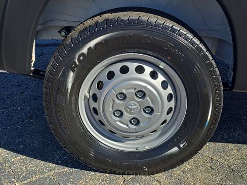 Used 2025 RAM ProMaster 2500 w/ Convenience Group image 5