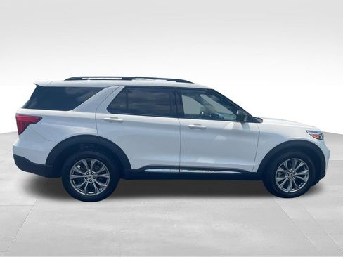 Used 2023 Ford Explorer XLT w/ Equipment Group 202A AWD/4WD image 6