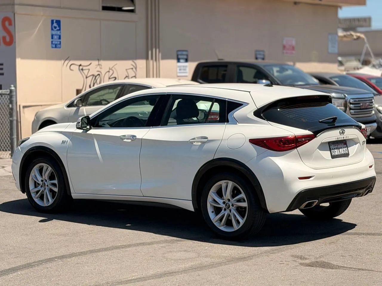 Used 2018 INFINITI QX30 FWD image 10