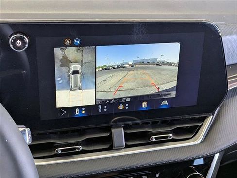New 2026 Chevrolet Equinox LT w/ Convenience Package II FWD image 13