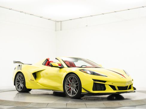 Used 2024 Chevrolet Corvette Z06 w/ Z07 Performance Package RWD image 46