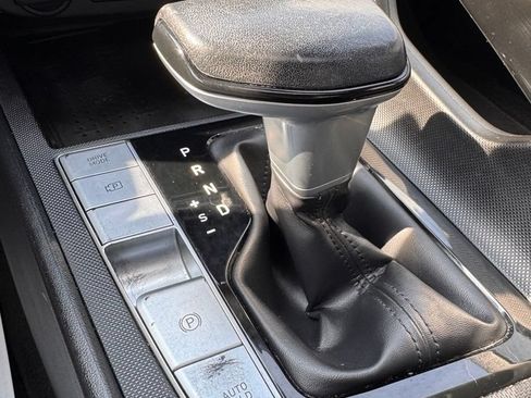 Used 2022 Hyundai Elantra Limited FWD image 22
