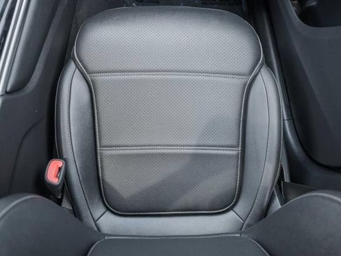 Used 2025 Mercedes-Benz GLC 300 4MATIC image 28