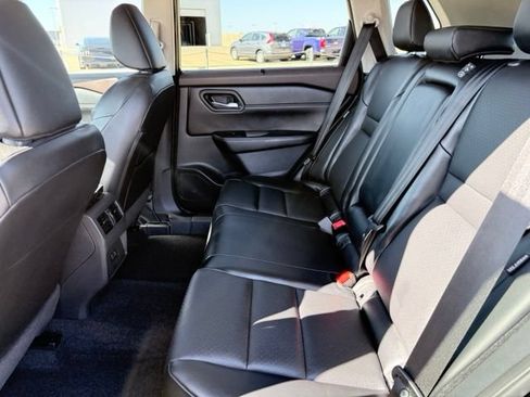 Used 2023 Nissan Rogue SV w/ SV Premium B Package FWD image 16