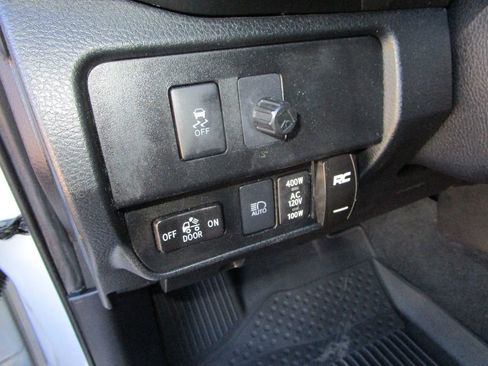 Used 2022 Toyota Tacoma TRD Off-Road image 25