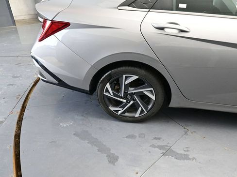 Used 2024 Hyundai Elantra Limited FWD image 20